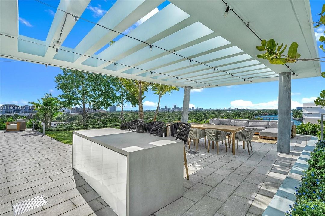 For Sale: $2,999,000 (3 beds, 3 baths, 2068 Square Feet)