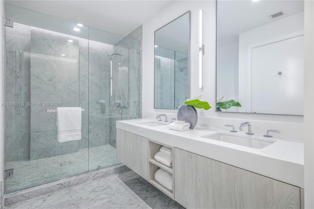 For Sale: $2,999,000 (3 beds, 3 baths, 2068 Square Feet)