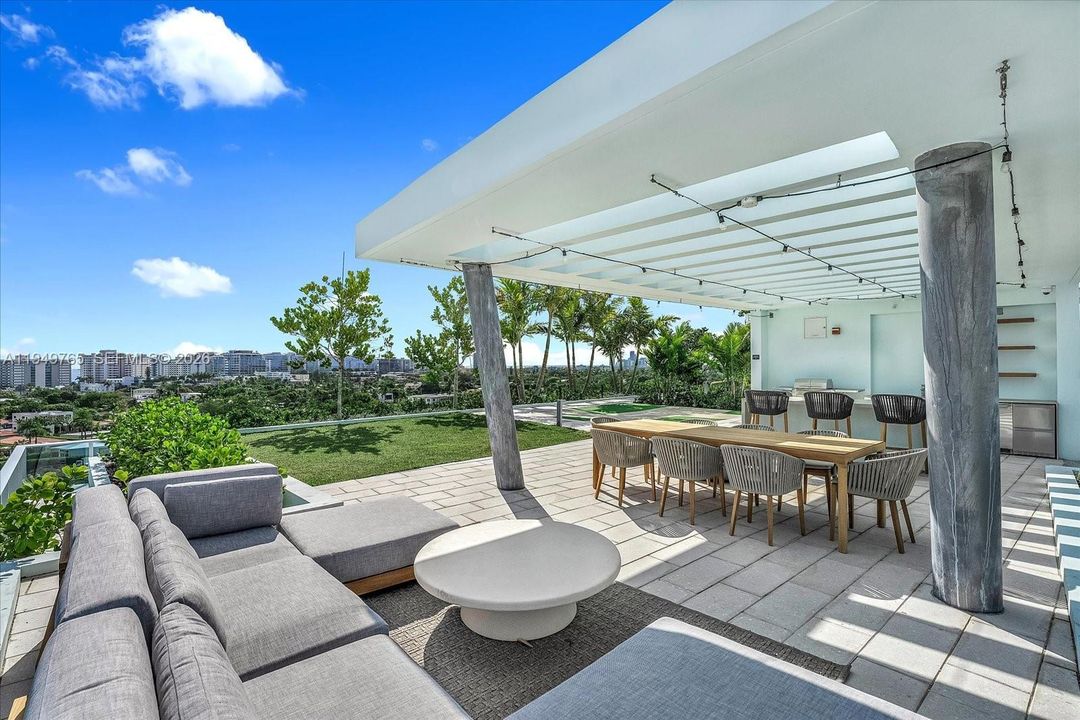 For Sale: $2,999,000 (3 beds, 3 baths, 2068 Square Feet)