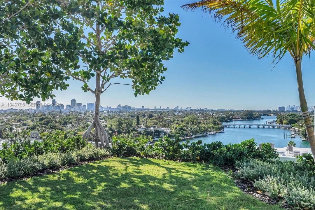 For Sale: $2,999,000 (3 beds, 3 baths, 2068 Square Feet)
