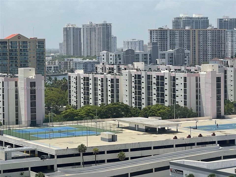 For Sale: $343,500 (2 beds, 2 baths, 1031 Square Feet)