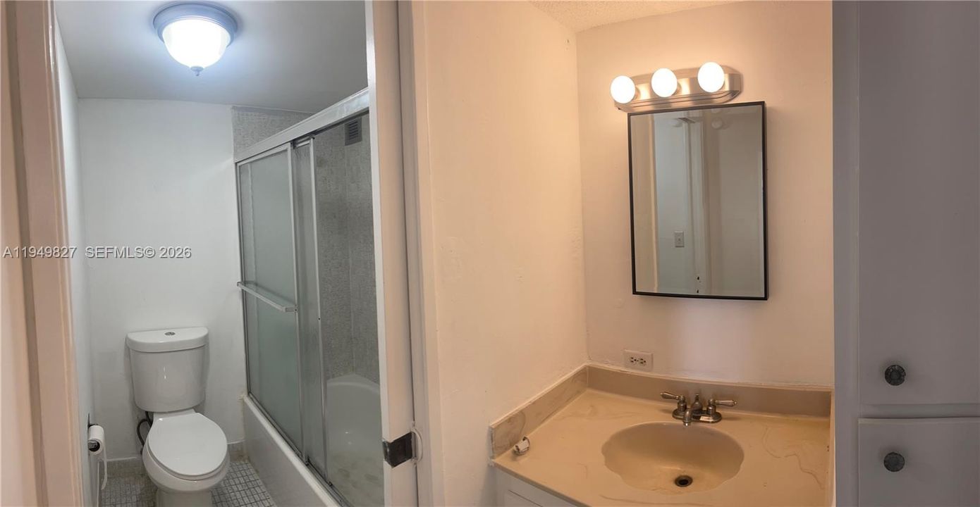 For Sale: $343,500 (2 beds, 2 baths, 1031 Square Feet)