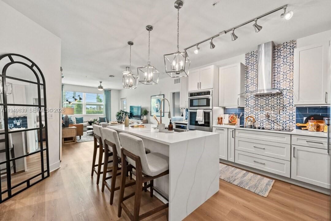 For Rent: $2,200 (1 beds, 1 baths, 828 Square Feet)