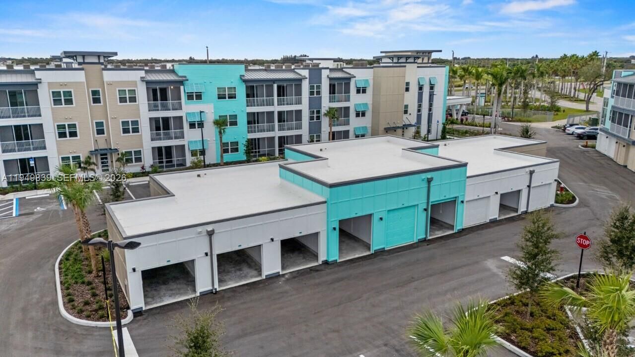 For Rent: $2,200 (1 beds, 1 baths, 828 Square Feet)