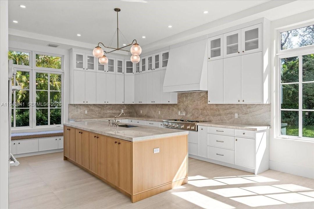 Active With Contract: $6,490,000 (7 beds, 7 baths, 0 Square Feet)