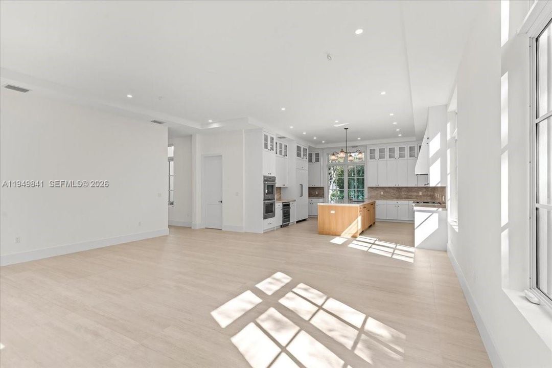 Active With Contract: $6,490,000 (7 beds, 7 baths, 0 Square Feet)