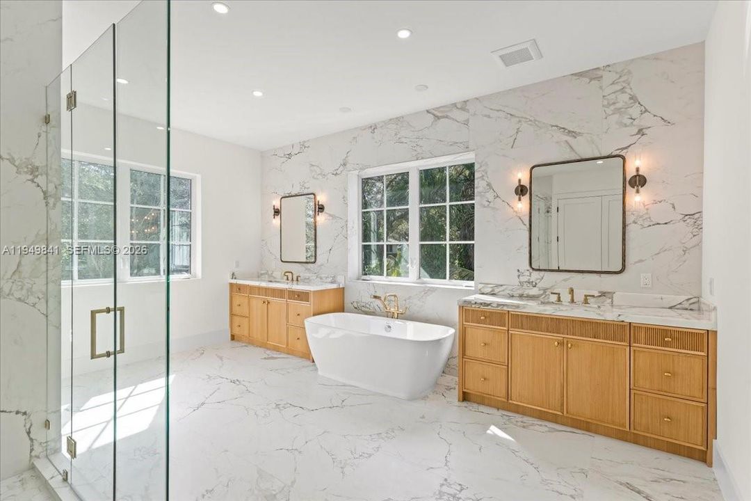 Active With Contract: $6,490,000 (7 beds, 7 baths, 0 Square Feet)