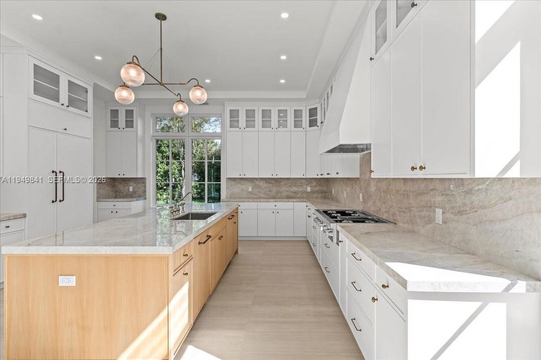 Active With Contract: $6,490,000 (7 beds, 7 baths, 0 Square Feet)