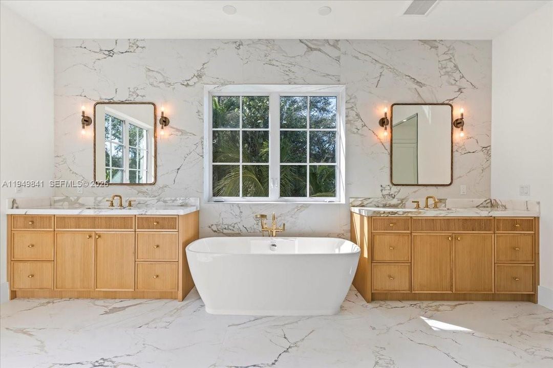 Active With Contract: $6,490,000 (7 beds, 7 baths, 0 Square Feet)