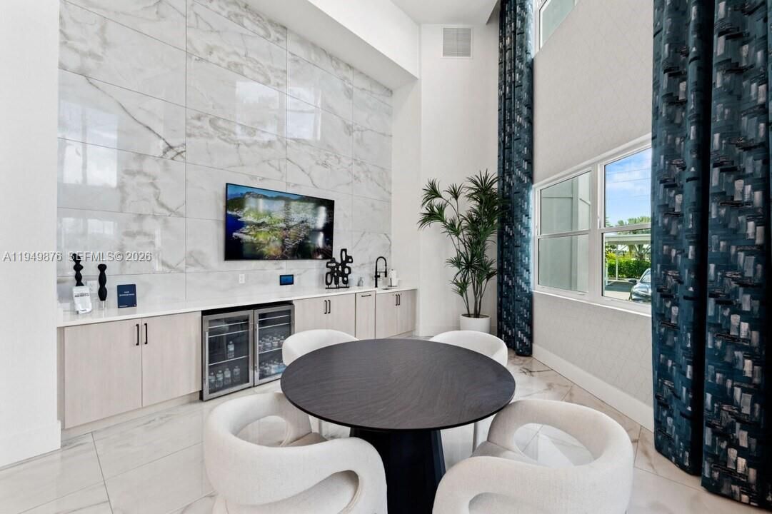 For Rent: $2,701 (2 beds, 2 baths, 1248 Square Feet)