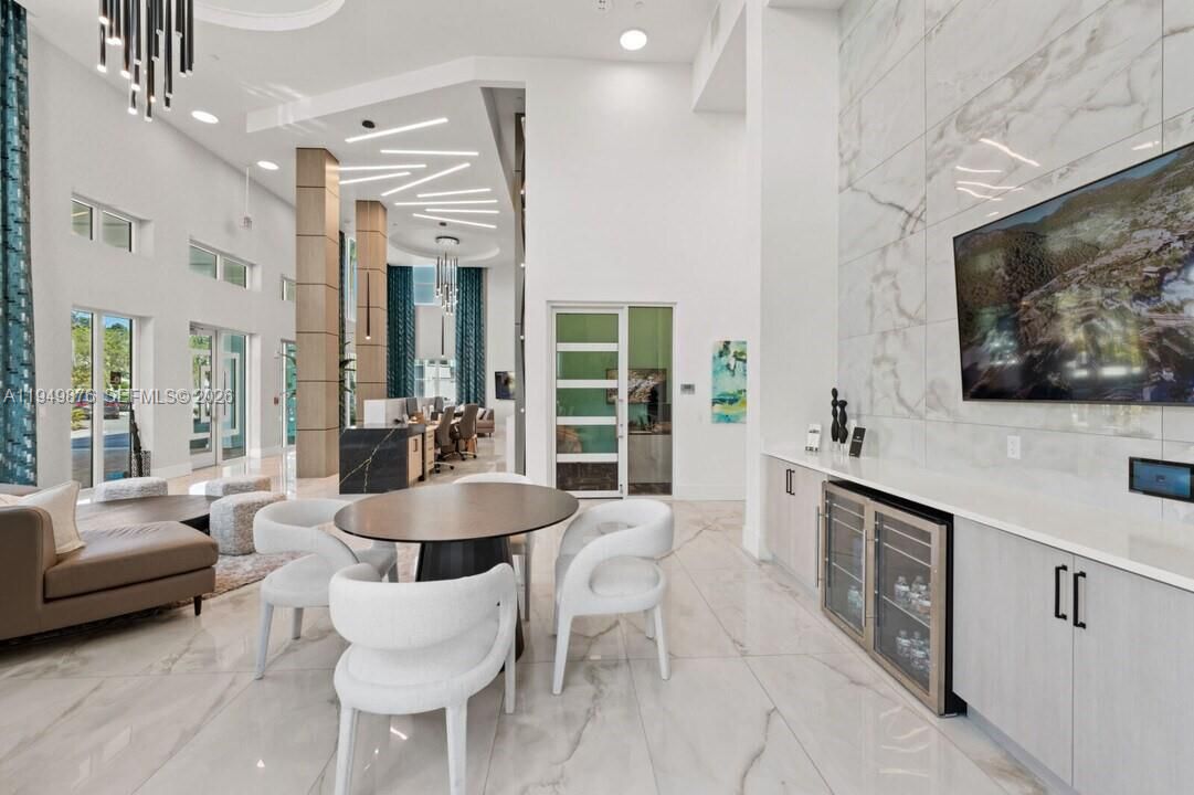 For Rent: $2,701 (2 beds, 2 baths, 1248 Square Feet)