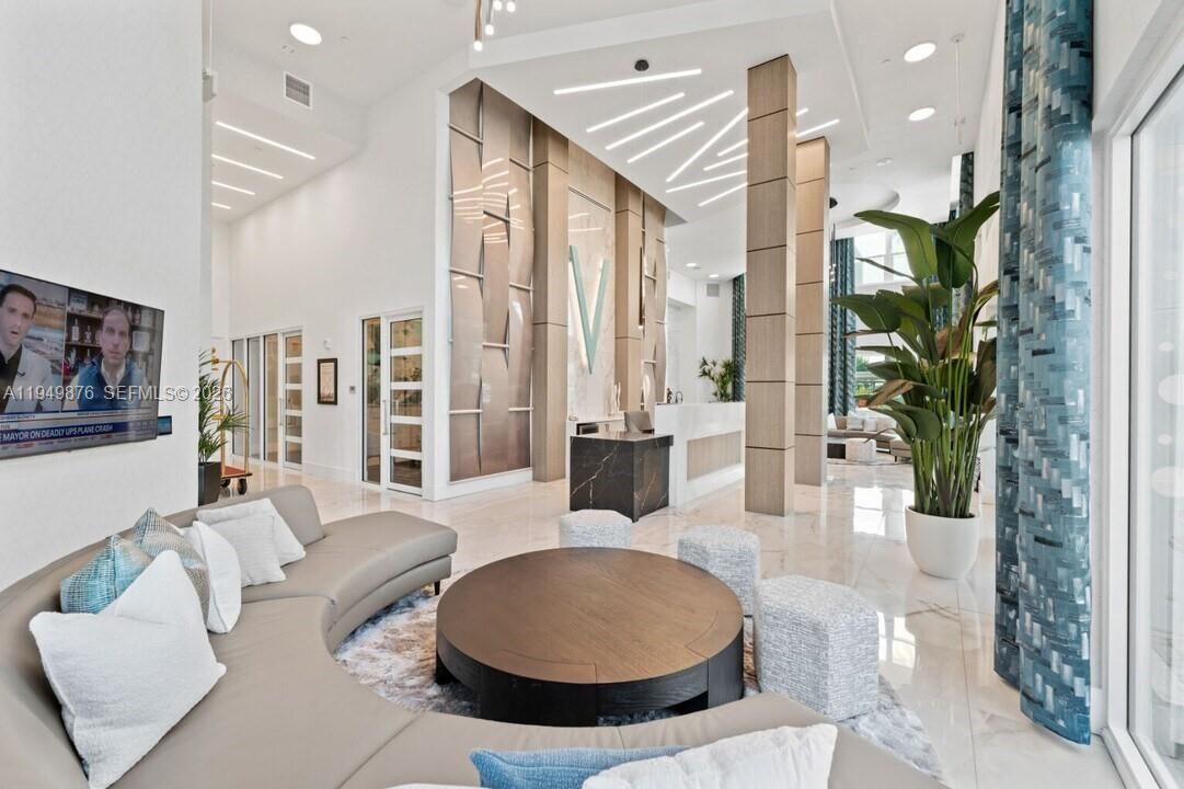 For Rent: $2,701 (2 beds, 2 baths, 1248 Square Feet)