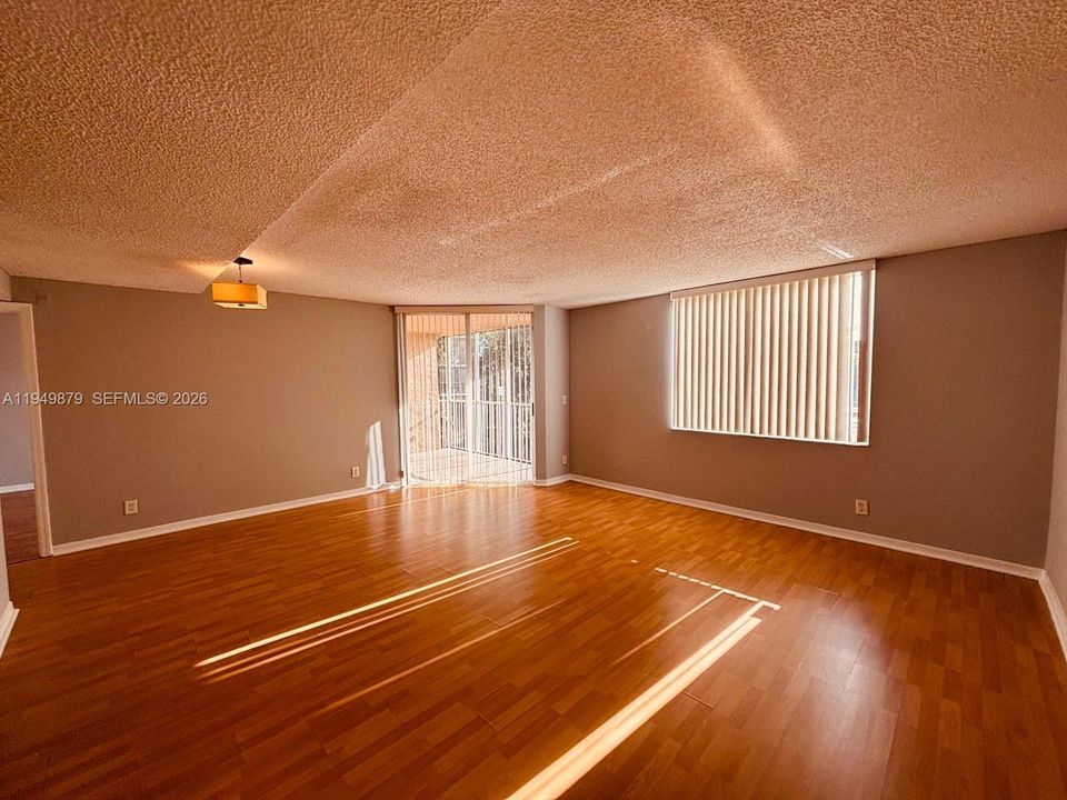 На продажу: $145,000 (1 спален, 1 ванн, 820 Квадратных фут)