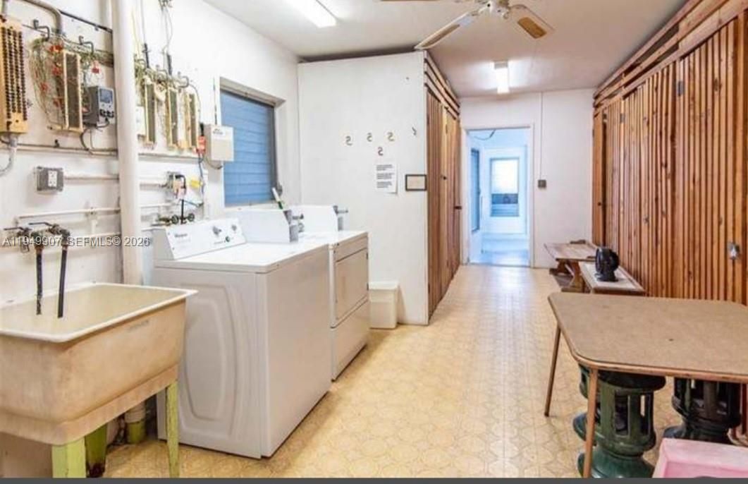 На продажу: $164,900 (2 спален, 2 ванн, 1000 Квадратных фут)