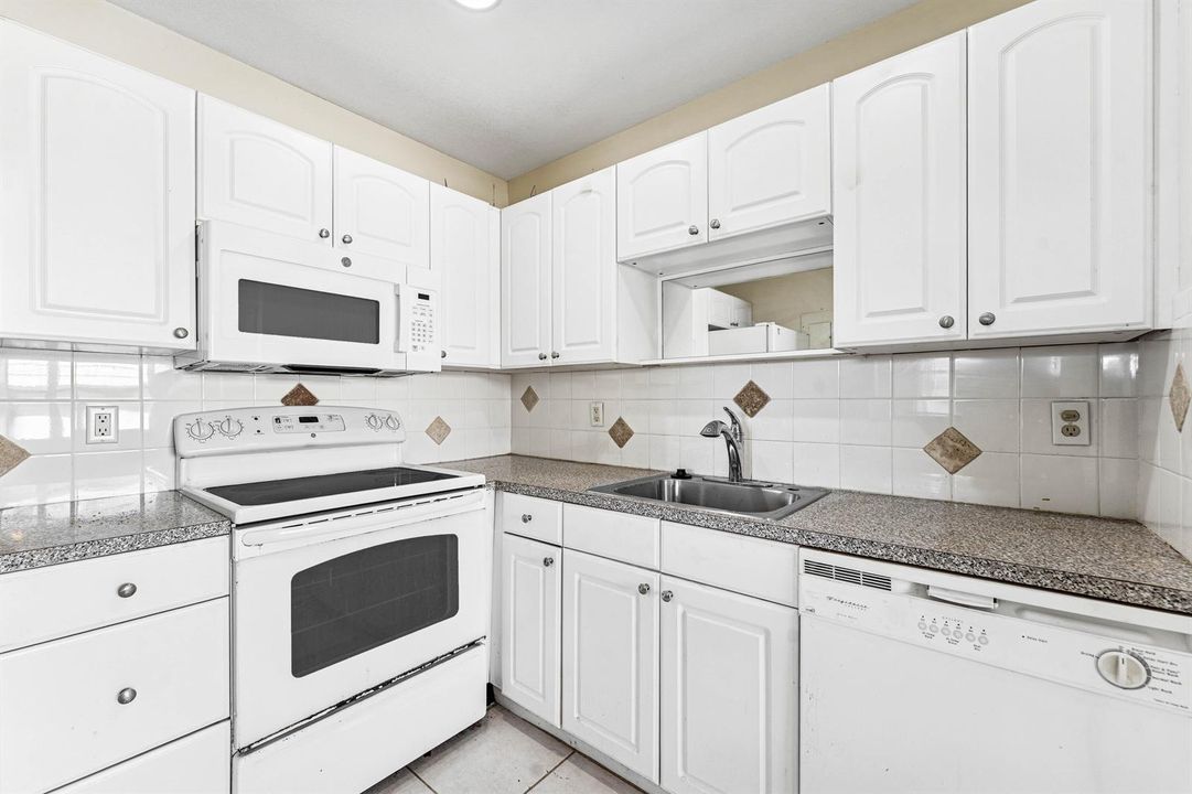 012-426FlandersWay-DelrayBeach-FL-33484-