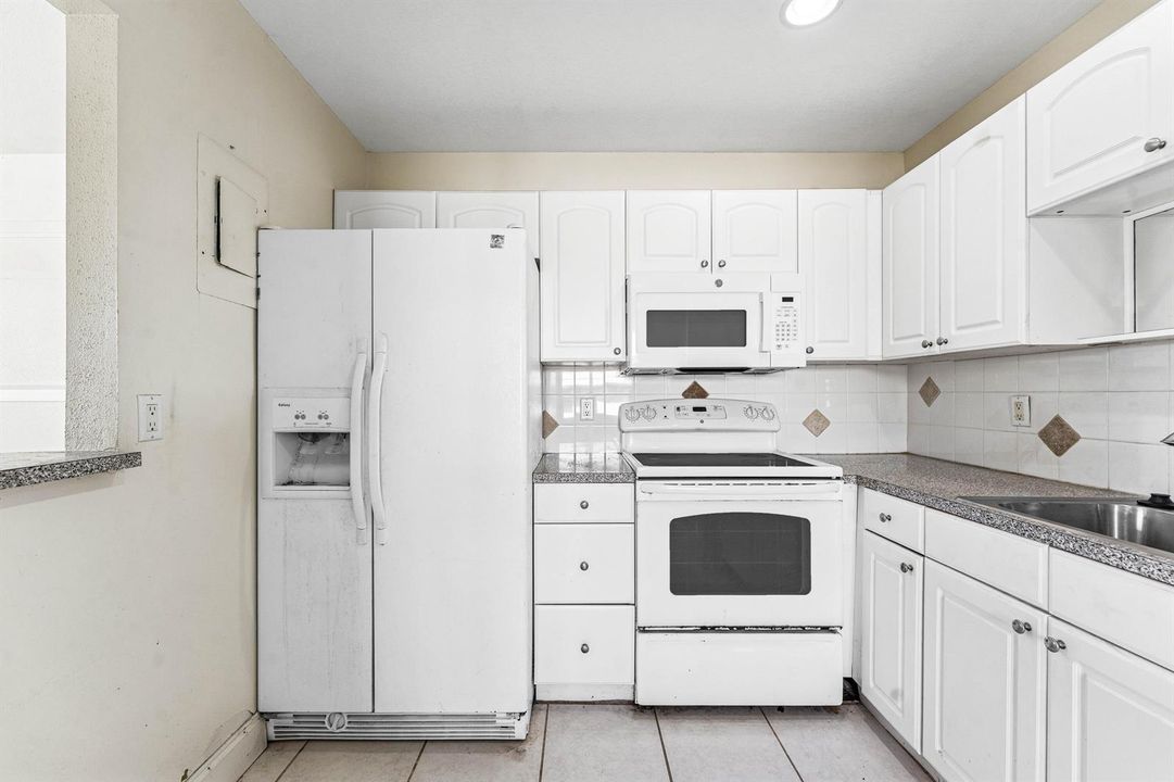 011-426FlandersWay-DelrayBeach-FL-33484-