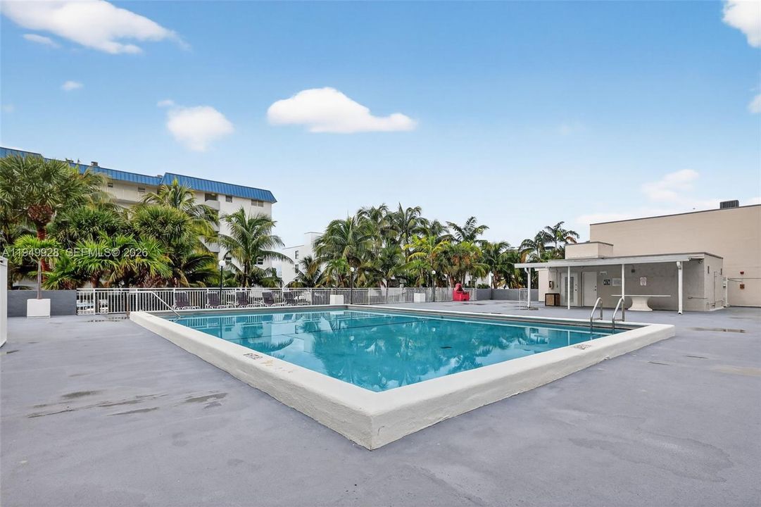 For Sale: $470,000 (2 beds, 2 baths, 1495 Square Feet)