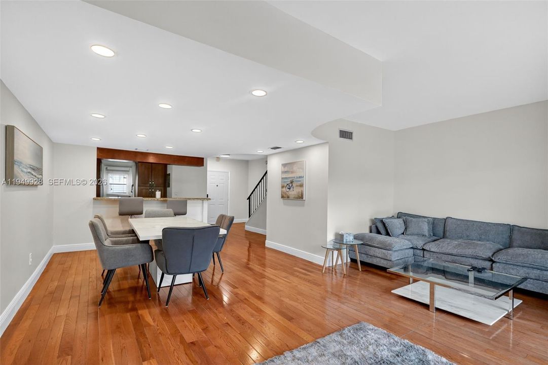 For Sale: $470,000 (2 beds, 2 baths, 1495 Square Feet)