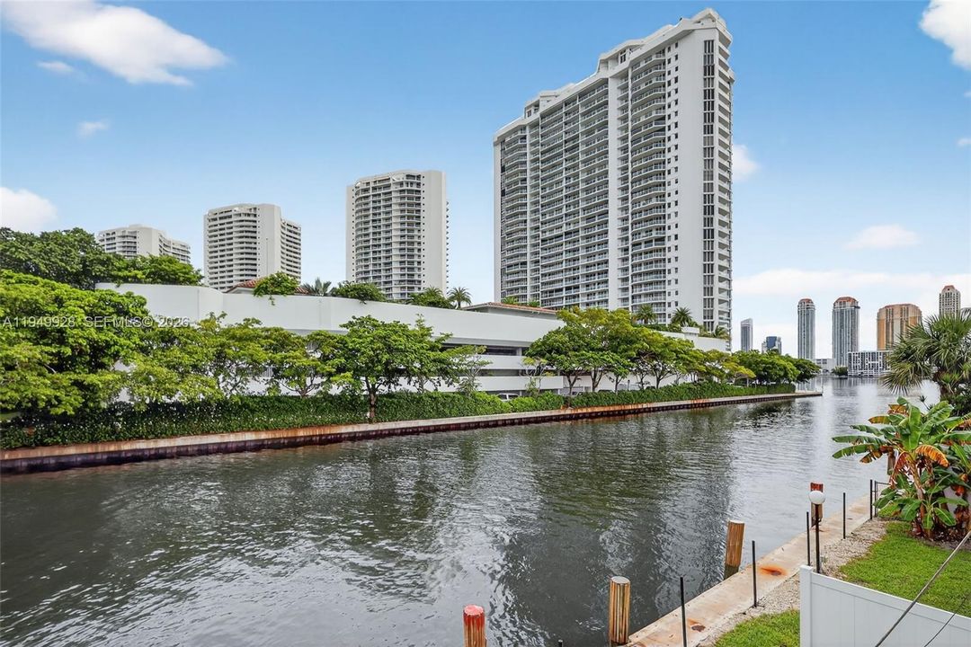 For Sale: $470,000 (2 beds, 2 baths, 1495 Square Feet)