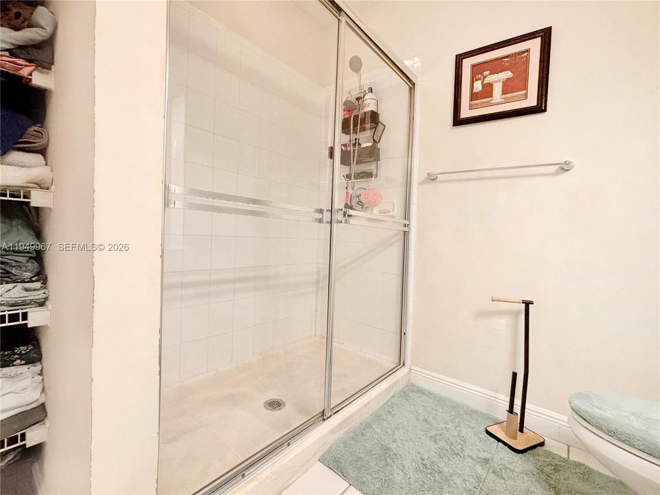 На продажу: $345,000 (2 спален, 2 ванн, 1296 Квадратных фут)