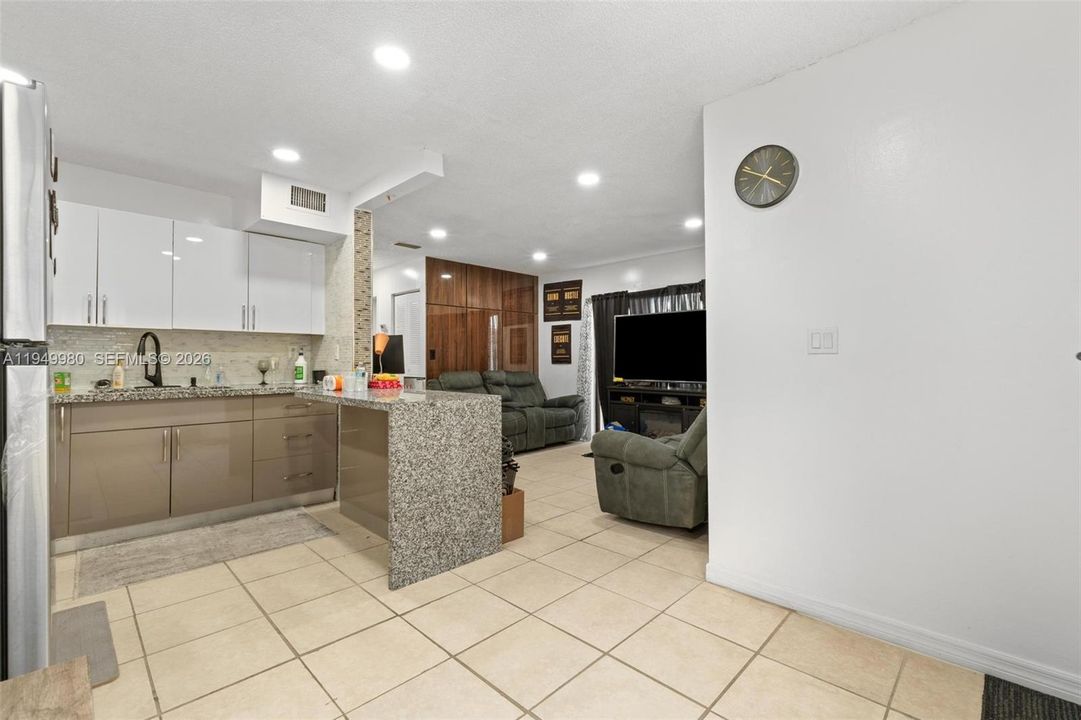 En Venta: $260,000 (2 camas, 2 baños, 816 Pies cuadrados)