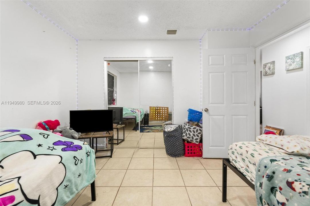 En Venta: $260,000 (2 camas, 2 baños, 816 Pies cuadrados)
