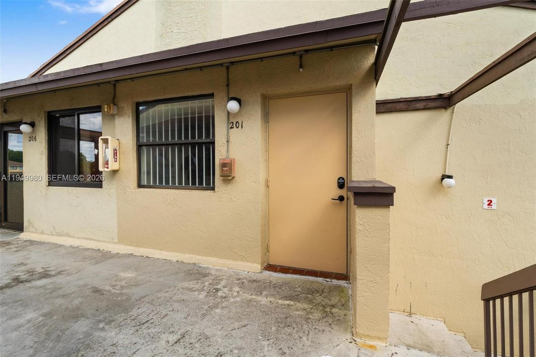En Venta: $260,000 (2 camas, 2 baños, 816 Pies cuadrados)