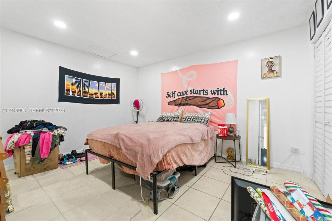 En Venta: $260,000 (2 camas, 2 baños, 816 Pies cuadrados)