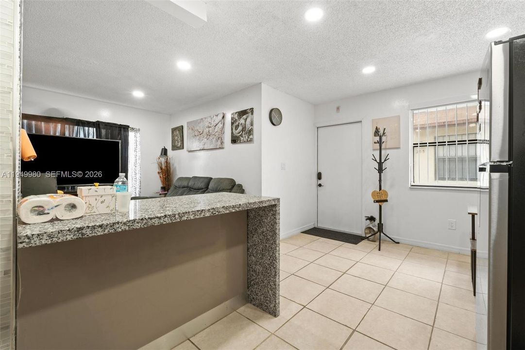En Venta: $260,000 (2 camas, 2 baños, 816 Pies cuadrados)