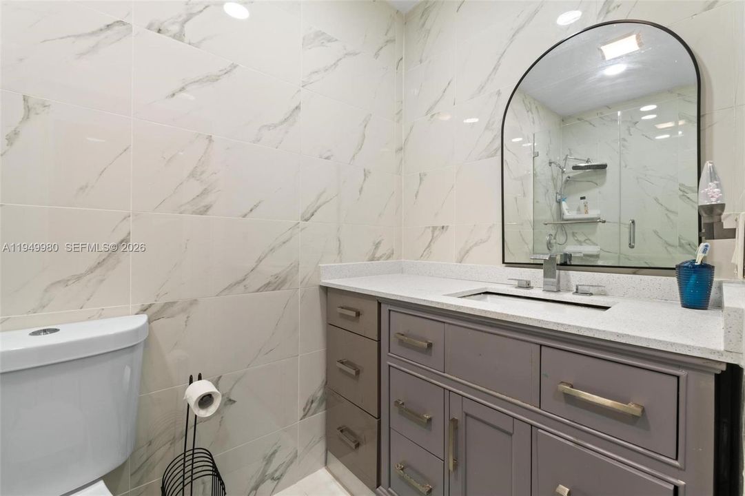 En Venta: $260,000 (2 camas, 2 baños, 816 Pies cuadrados)