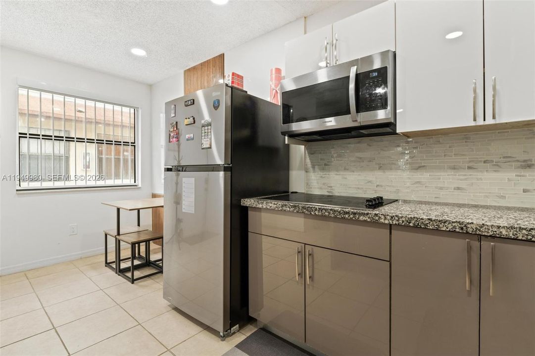 En Venta: $260,000 (2 camas, 2 baños, 816 Pies cuadrados)