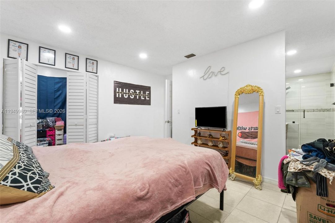 En Venta: $260,000 (2 camas, 2 baños, 816 Pies cuadrados)