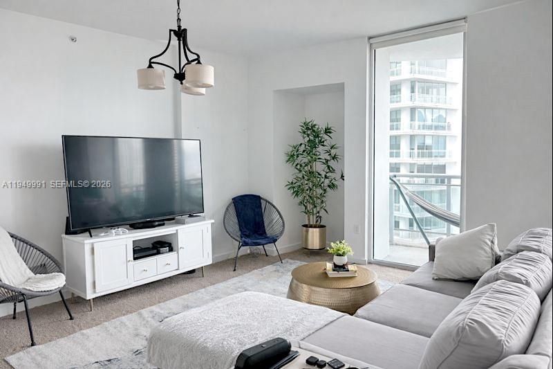 For Sale: $363,000 (1 beds, 1 baths, 698 Square Feet)