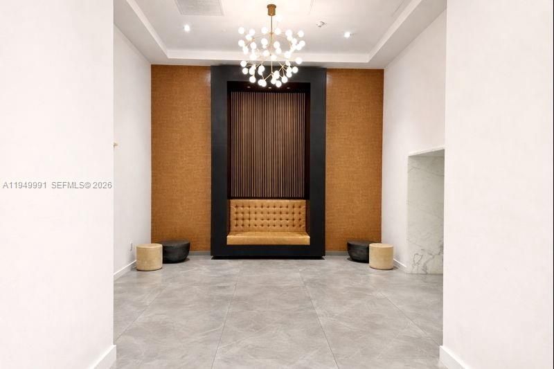 For Sale: $363,000 (1 beds, 1 baths, 698 Square Feet)