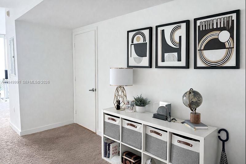 For Sale: $363,000 (1 beds, 1 baths, 698 Square Feet)