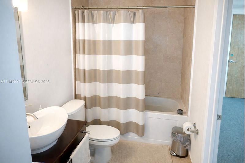 For Sale: $363,000 (1 beds, 1 baths, 698 Square Feet)
