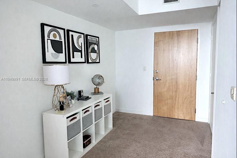 For Sale: $363,000 (1 beds, 1 baths, 698 Square Feet)
