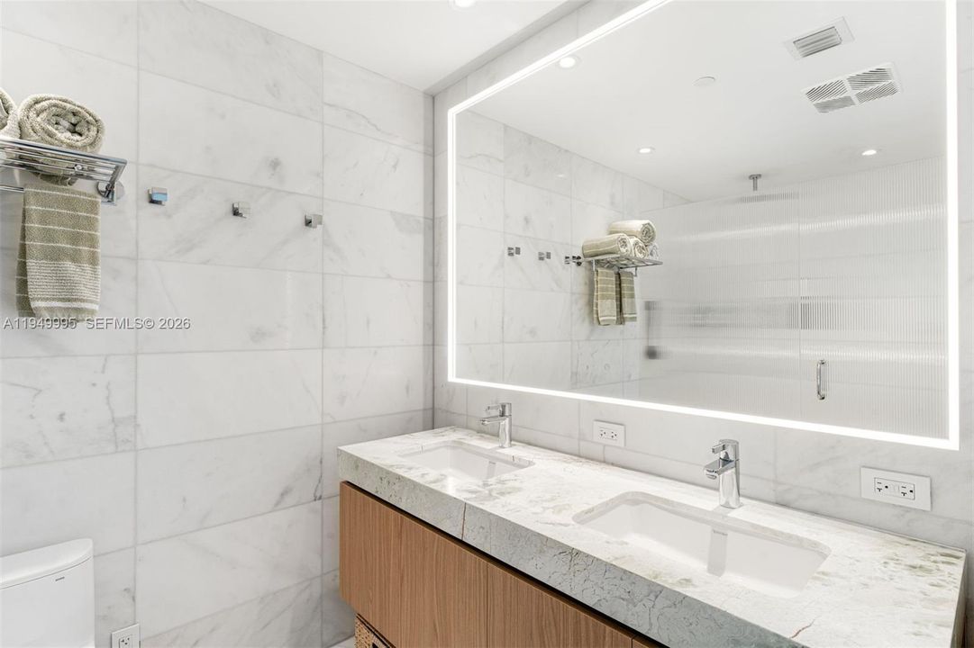For Sale: $1,450,000 (1 beds, 1 baths, 1000 Square Feet)