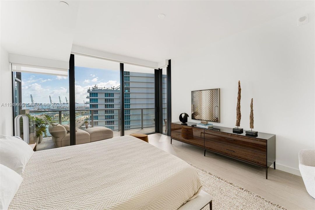 For Sale: $1,450,000 (1 beds, 1 baths, 1000 Square Feet)