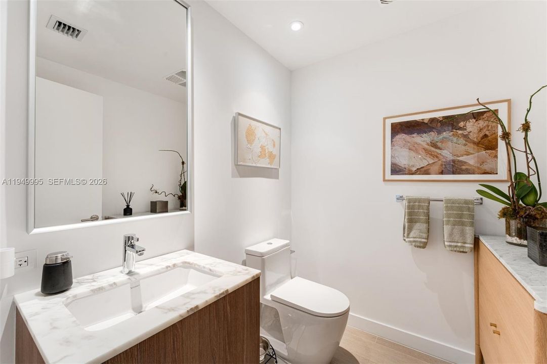 For Sale: $1,450,000 (1 beds, 1 baths, 1000 Square Feet)