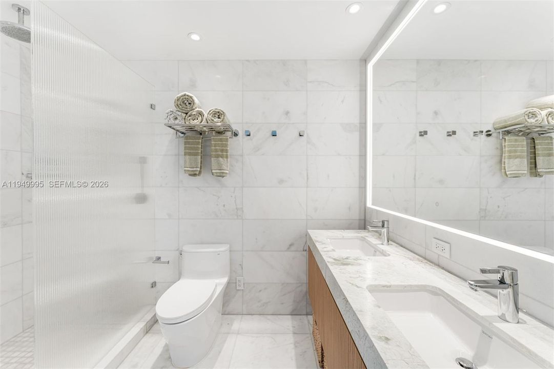 For Sale: $1,450,000 (1 beds, 1 baths, 1000 Square Feet)