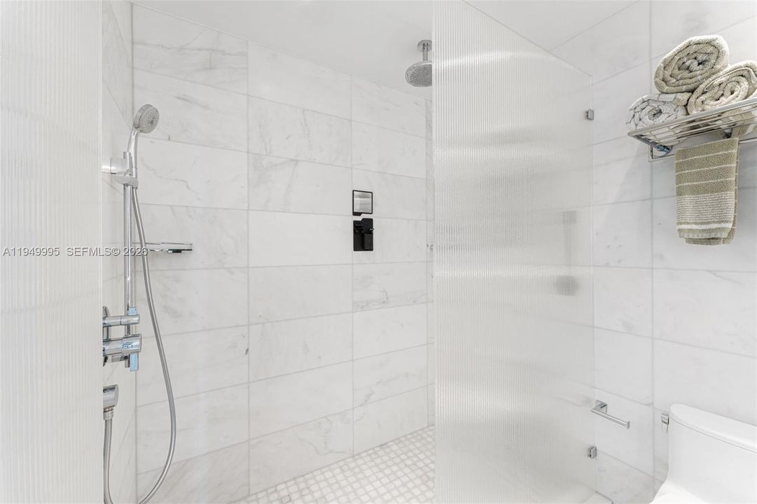 For Sale: $1,450,000 (1 beds, 1 baths, 1000 Square Feet)