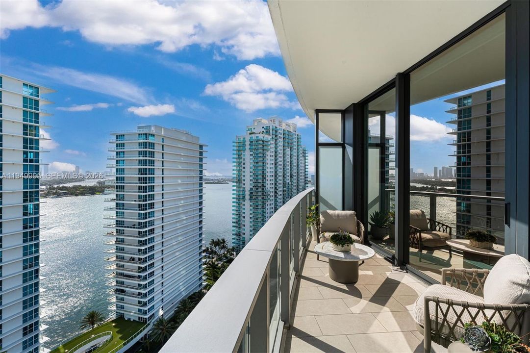 For Sale: $1,450,000 (1 beds, 1 baths, 1000 Square Feet)