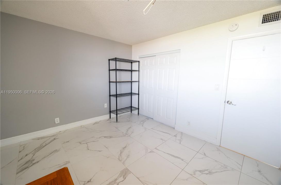 Activo con contrato: $254,900 (2 camas, 2 baños, 1200 Pies cuadrados)