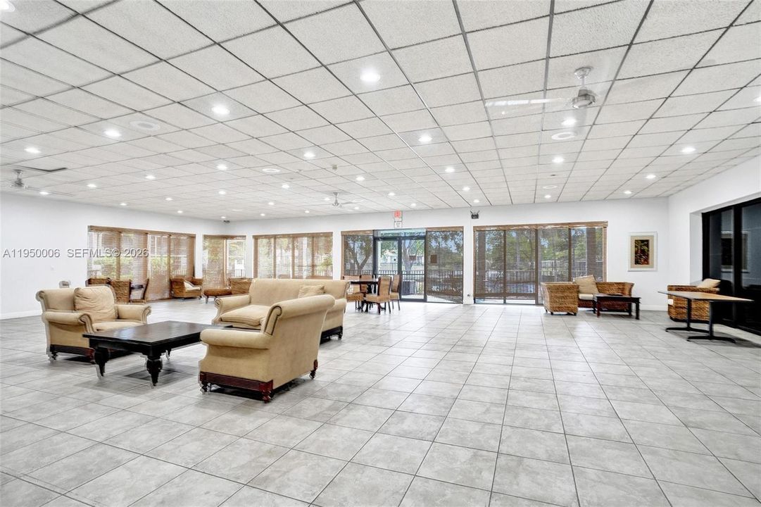 Activo con contrato: $254,900 (2 camas, 2 baños, 1200 Pies cuadrados)