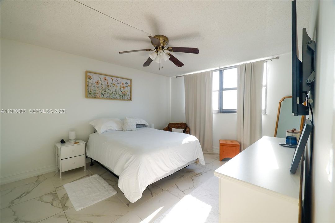 Activo con contrato: $254,900 (2 camas, 2 baños, 1200 Pies cuadrados)