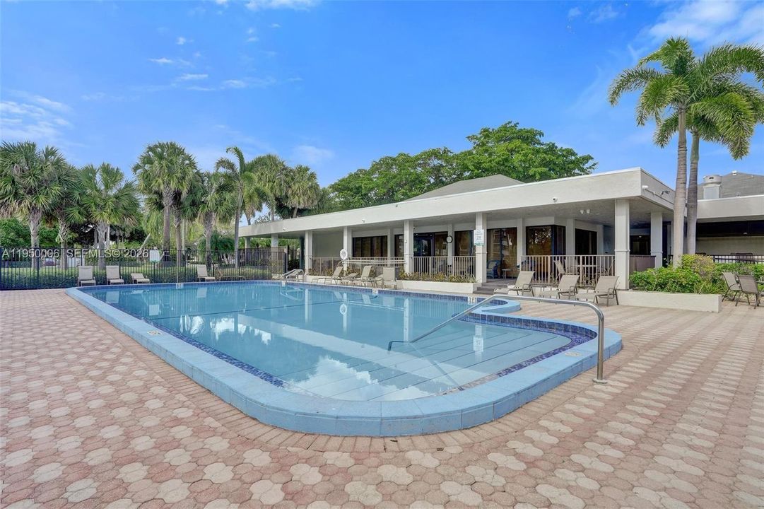 Activo con contrato: $254,900 (2 camas, 2 baños, 1200 Pies cuadrados)