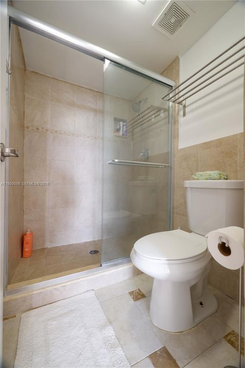 Activo con contrato: $254,900 (2 camas, 2 baños, 1200 Pies cuadrados)