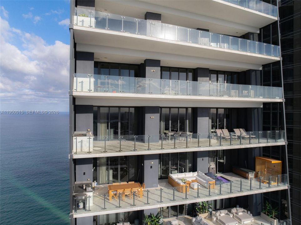 En Venta: $3,295,000 (2 camas, 2 baños, 2042 Pies cuadrados)