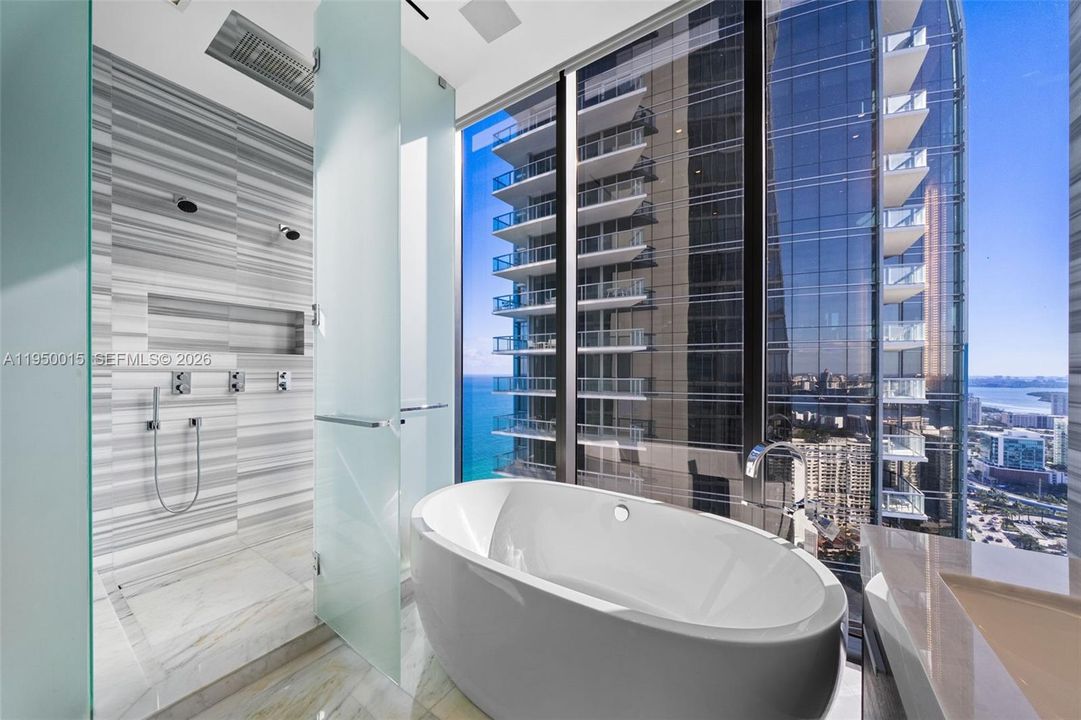 En Venta: $3,295,000 (2 camas, 2 baños, 2042 Pies cuadrados)